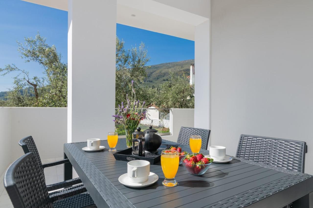 Royal View - Private Pool & Hot Tub Romírion