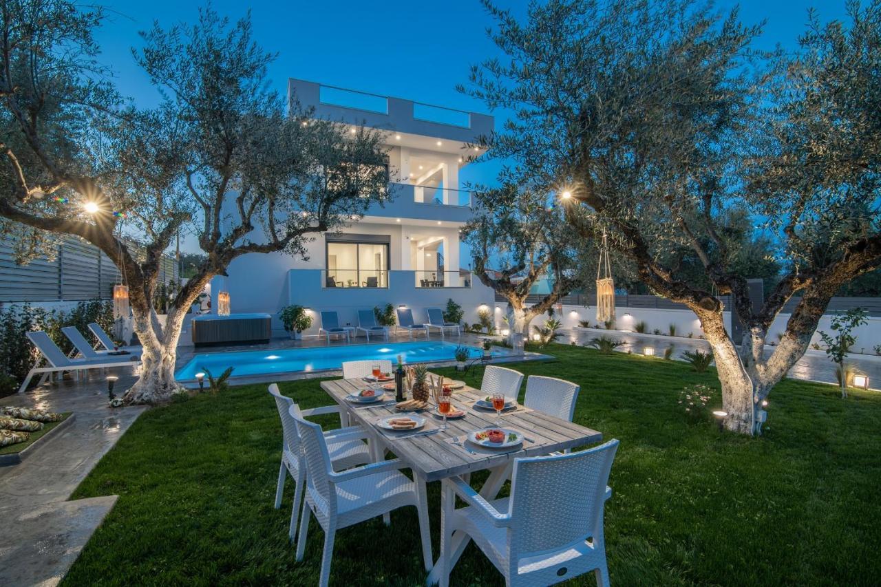 Villa Royal View - Private Pool & Hot Tub Romírion