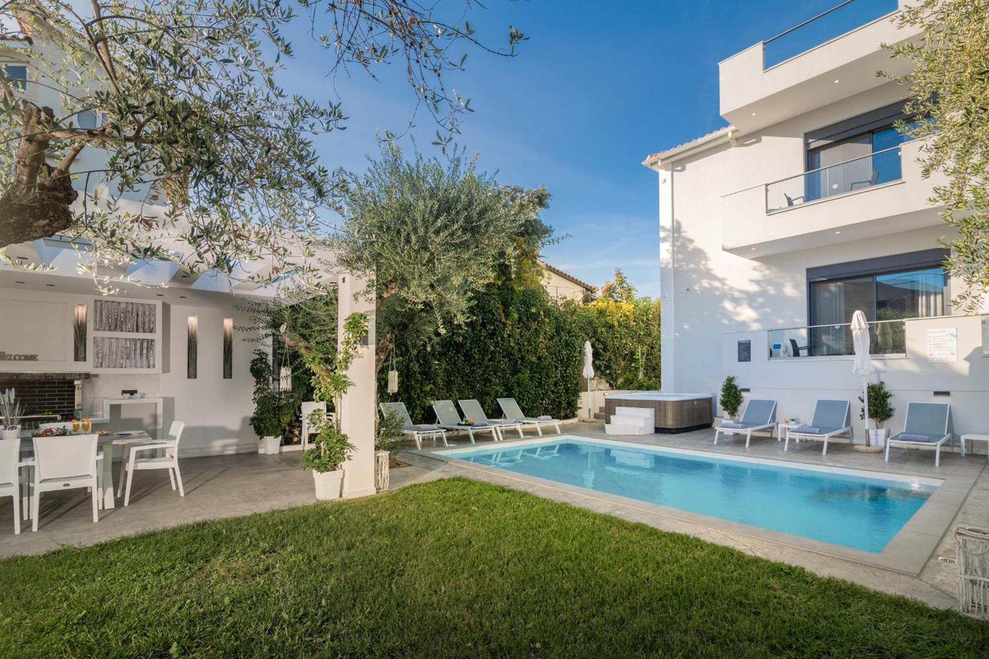 Royal View - Private Pool & Hot Tub Villa *