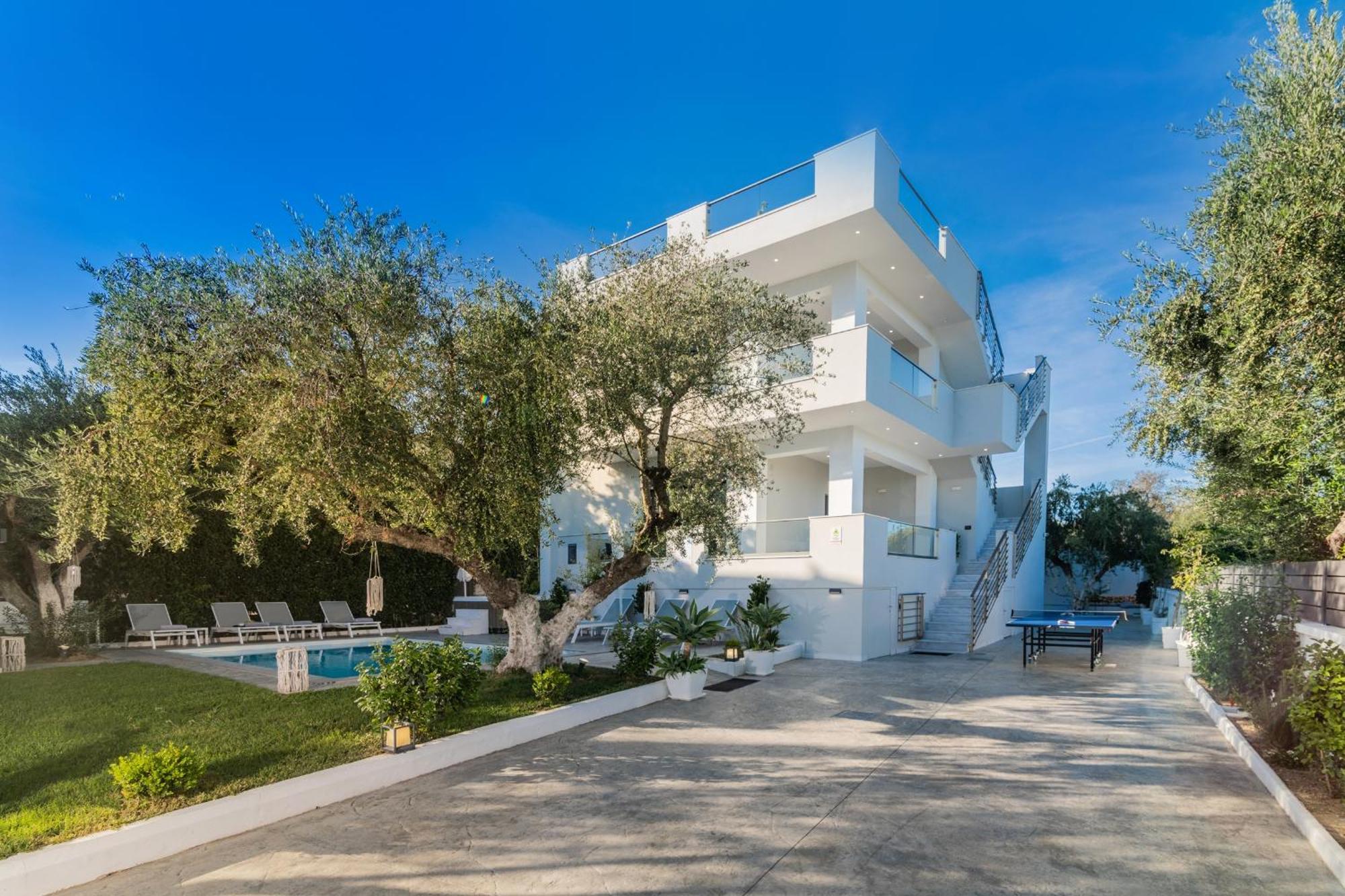 Villa Royal View - Private Pool & Hot Tub Romírion