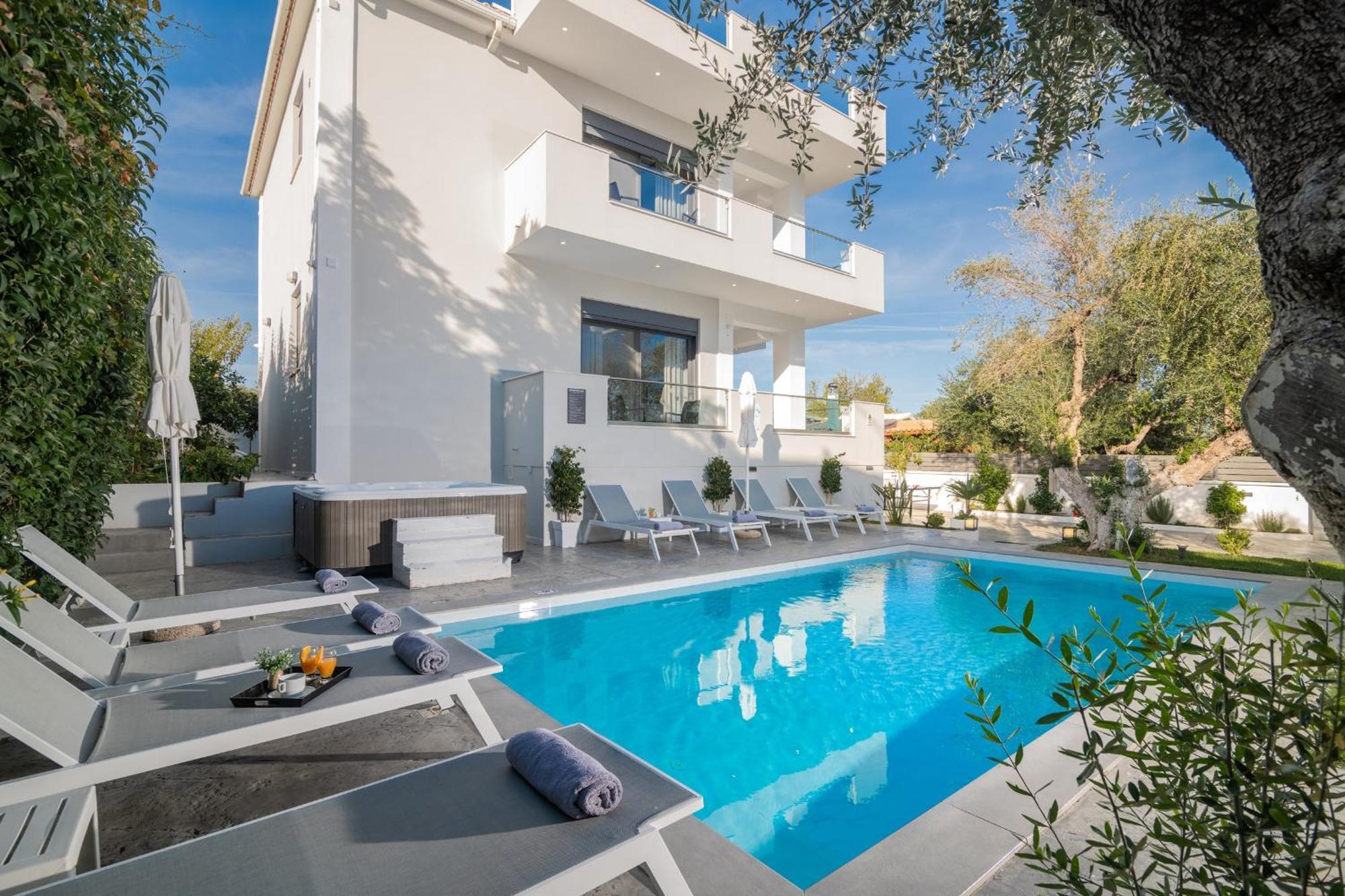 Royal View - Private Pool & Hot Tub *