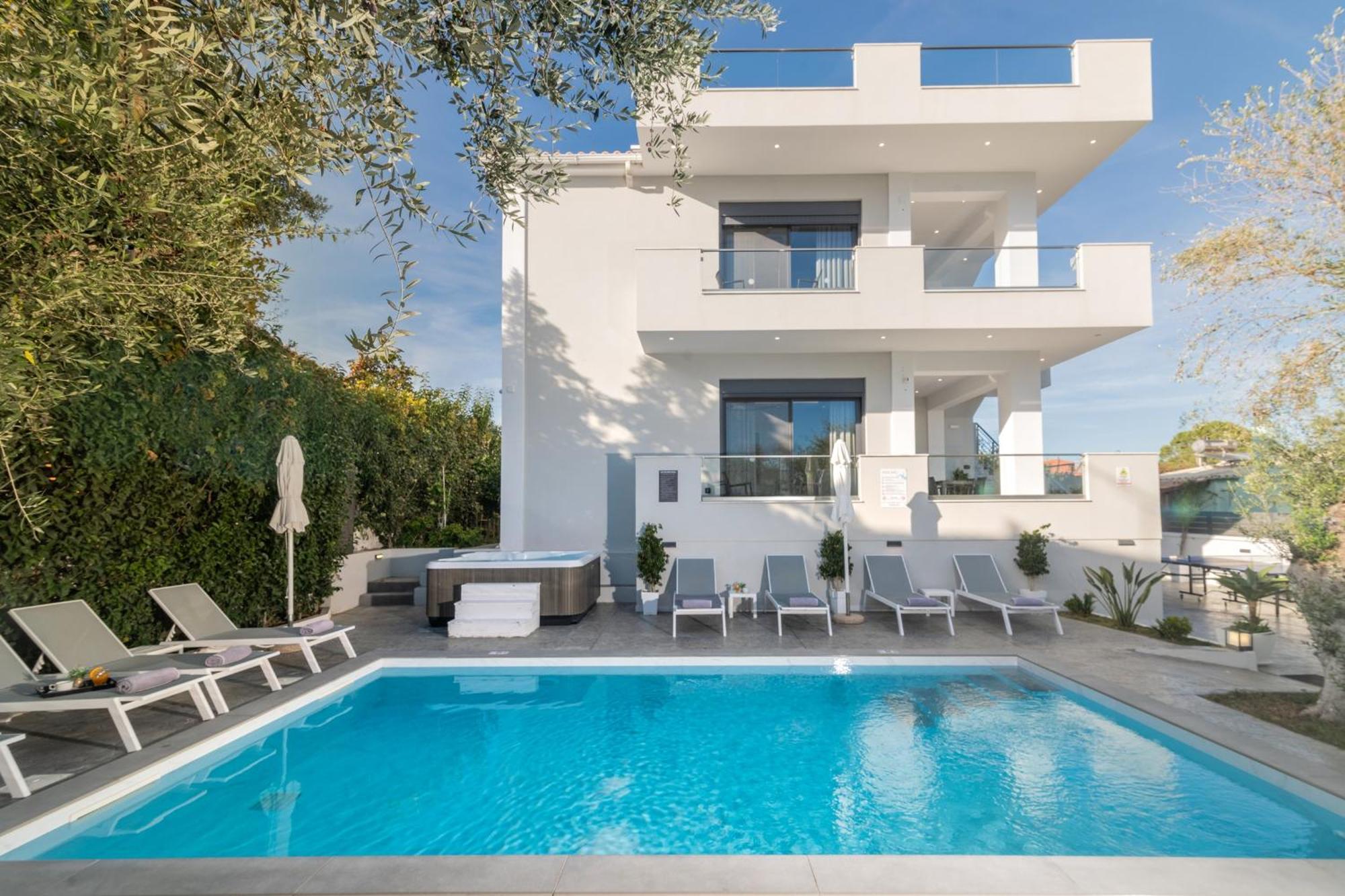 Royal View - Private Pool & Hot Tub Villa Romírion
